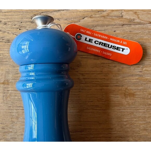 Le Creuset Acrylic Classic Manual Salt Mill 8 in Azure Blue NEW NWT - Picture 6 of 7